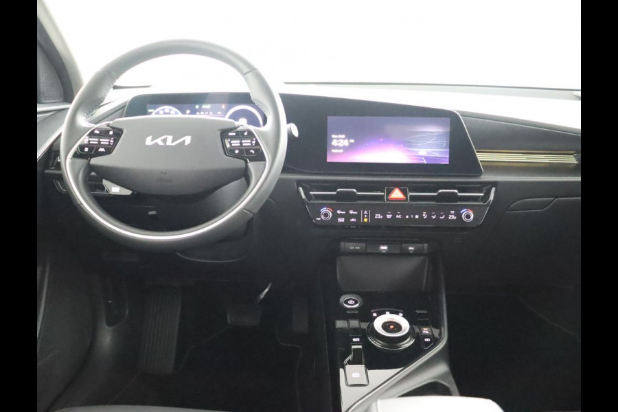 Kia Niro EV DynamicLine 64.8 kWh - SOH 98,3% - Stoel-/stuurverwarming - Navigatie - Cruise Control - Climate Control - Keyless Fabrieksgarantie tot 02-2030
