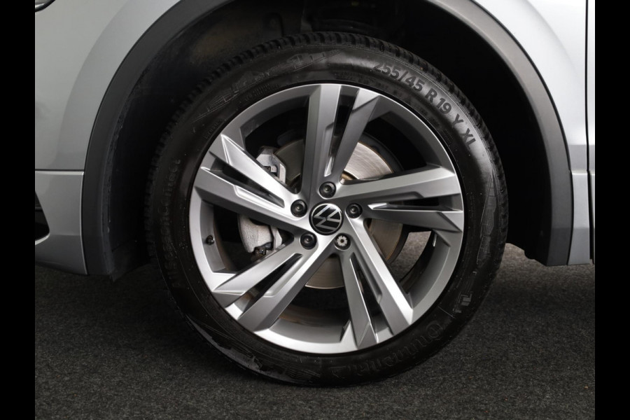 Volkswagen Tiguan Allspace 1.5 TSI R-Line Business 150PK DSG | Verlengde garantie | Navigatie | Matrix LED koplampen | Elektrische achterklep |
