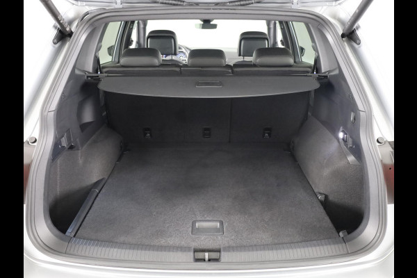 Volkswagen Tiguan Allspace 1.5 TSI R-Line Business 150PK DSG | Verlengde garantie | Navigatie | Matrix LED koplampen | Elektrische achterklep |