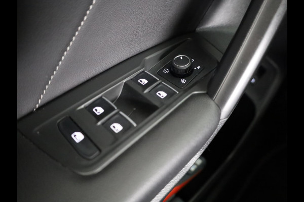 Volkswagen Tiguan Allspace 1.5 TSI R-Line Business 150PK DSG | Verlengde garantie | Navigatie | Matrix LED koplampen | Elektrische achterklep |