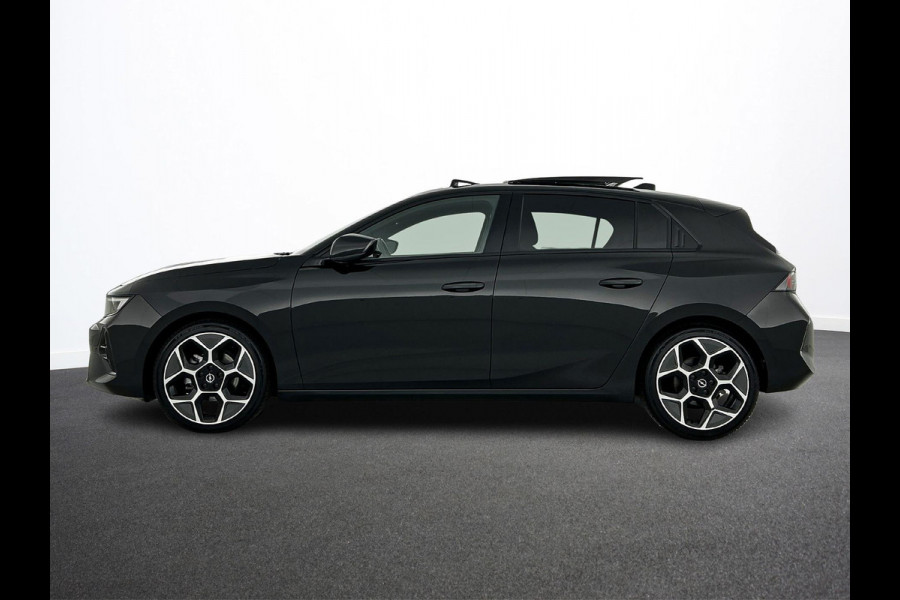Opel Astra 1.2 Turbo Ultimate Climate control  Adaptive cruise control LED Panoramadak Voorstoelen verwarmd Stuurwiel verwarmd Achteruitrij camera 360* Sfeer verlichting Apple carplay/ Andriod auto