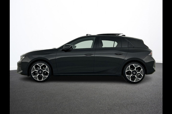 Opel Astra 1.2 Turbo Ultimate Climate control  Adaptive cruise control LED Panoramadak Voorstoelen verwarmd Stuurwiel verwarmd Achteruitrij camera 360* Sfeer verlichting Apple carplay/ Andriod auto