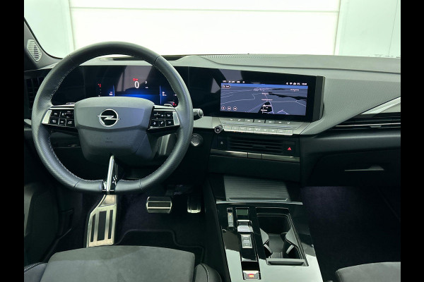 Opel Astra 1.2 Turbo Ultimate Climate control  Adaptive cruise control LED Panoramadak Voorstoelen verwarmd Stuurwiel verwarmd Achteruitrij camera 360* Sfeer verlichting Apple carplay/ Andriod auto