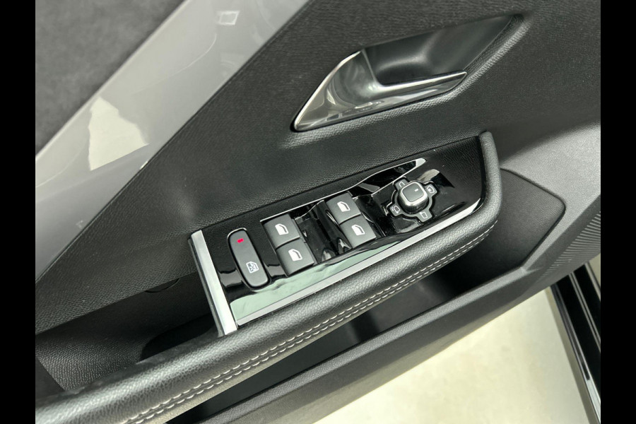 Opel Astra 1.2 Turbo Ultimate Climate control  Adaptive cruise control LED Panoramadak Voorstoelen verwarmd Stuurwiel verwarmd Achteruitrij camera 360* Sfeer verlichting Apple carplay/ Andriod auto