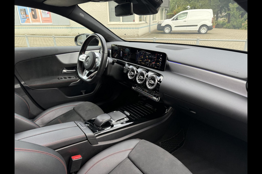 Mercedes-Benz A-Klasse 180 Aut. Sol. AMG Sport Mood Light Sfeer | Panorama | Burmester | Memory | Multi Beam