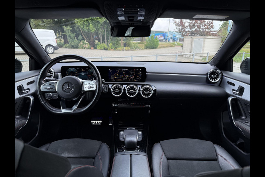 Mercedes-Benz A-Klasse 180 Aut. Sol. AMG Sport Mood Light Sfeer | Panorama | Burmester | Memory | Multi Beam