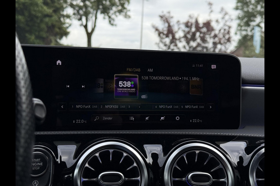 Mercedes-Benz A-Klasse 180 Aut. Sol. AMG Sport Mood Light Sfeer | Panorama | Burmester | Memory | Multi Beam