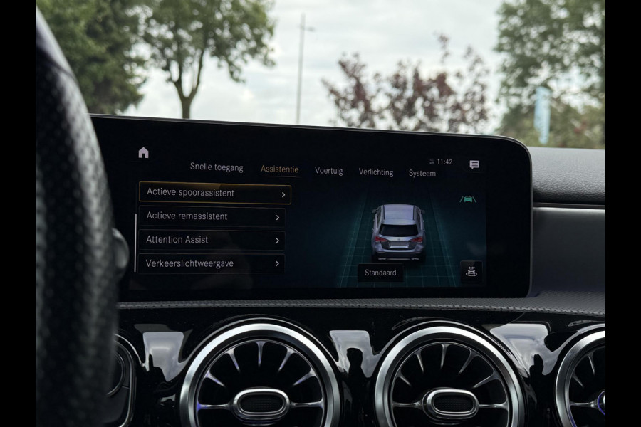 Mercedes-Benz A-Klasse 180 Aut. Sol. AMG Sport Mood Light Sfeer | Panorama | Burmester | Memory | Multi Beam
