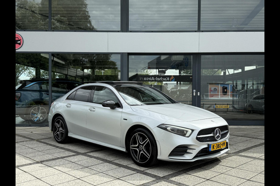 Mercedes-Benz A-Klasse 250e Aut. Sol. AMG Ultimate | Panorama | Burmester | Memory | Multi Beam | Sfeer Verlichting |