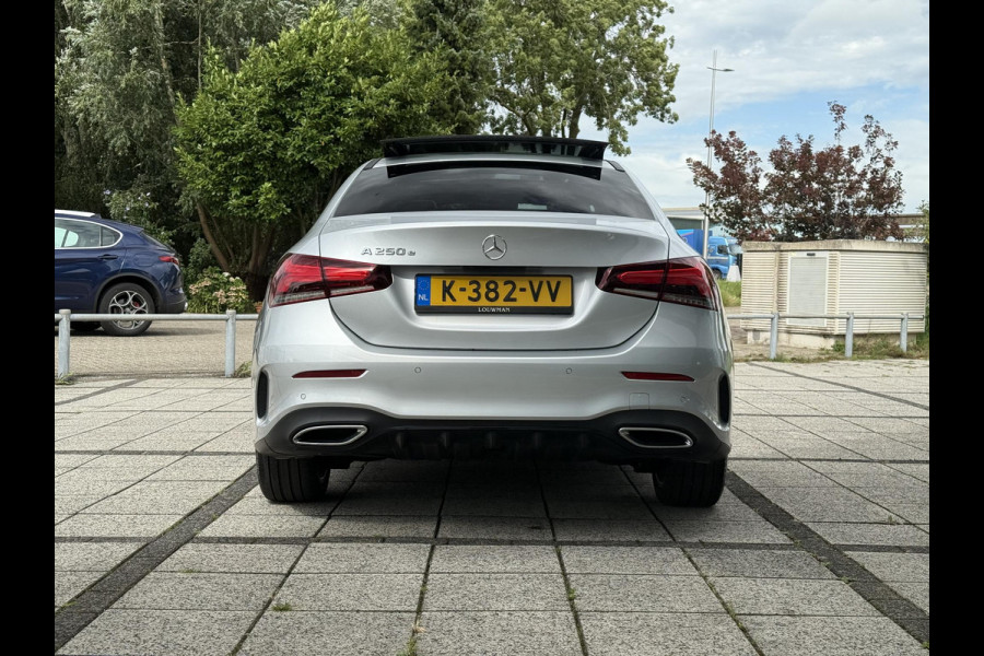 Mercedes-Benz A-Klasse 250e Aut. Sol. AMG Ultimate | Panorama | Burmester | Memory | Multi Beam | Sfeer Verlichting |