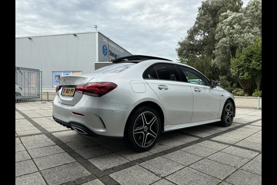 Mercedes-Benz A-Klasse 250e Aut. Sol. AMG Ultimate | Panorama | Burmester | Memory | Multi Beam | Sfeer Verlichting |