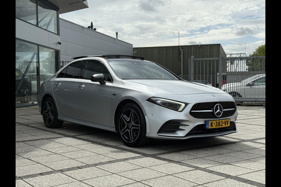 Mercedes-Benz A-Klasse 250e Aut. Sol. AMG Ultimate | Panorama | Burmester | Memory | Multi Beam | Sfeer Verlichting |