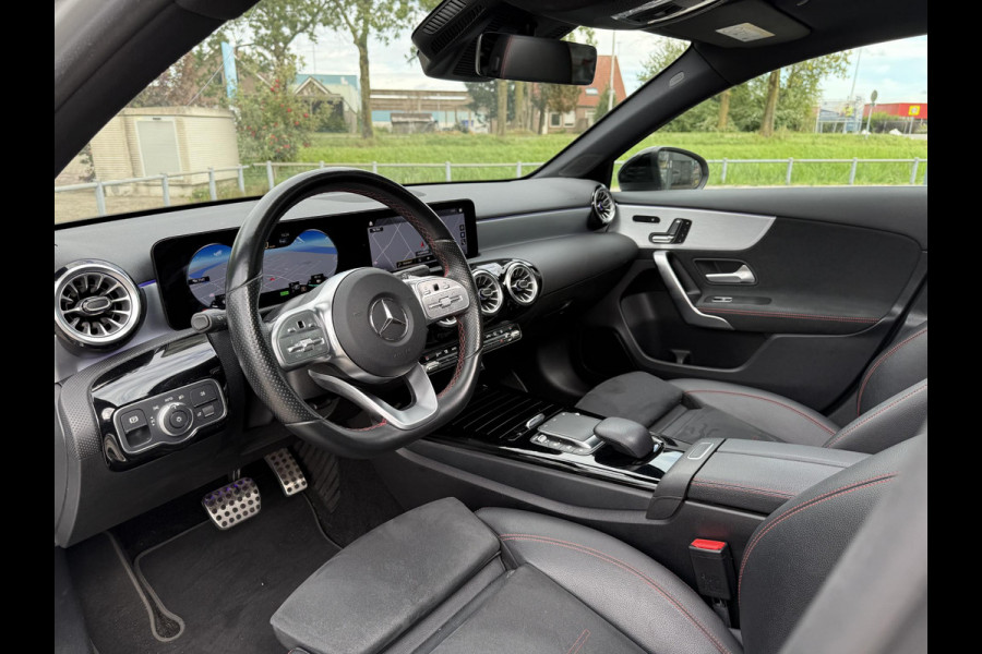 Mercedes-Benz A-Klasse 250e Aut. Sol. AMG Ultimate | Panorama | Burmester | Memory | Multi Beam | Sfeer Verlichting |
