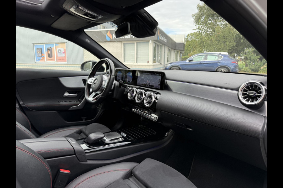 Mercedes-Benz A-Klasse 250e Aut. Sol. AMG Ultimate | Panorama | Burmester | Memory | Multi Beam | Sfeer Verlichting |