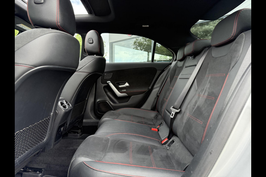 Mercedes-Benz A-Klasse 250e Aut. Sol. AMG Ultimate | Panorama | Burmester | Memory | Multi Beam | Sfeer Verlichting |