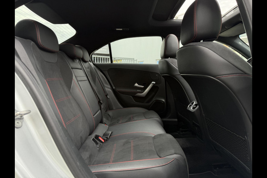 Mercedes-Benz A-Klasse 250e Aut. Sol. AMG Ultimate | Panorama | Burmester | Memory | Multi Beam | Sfeer Verlichting |