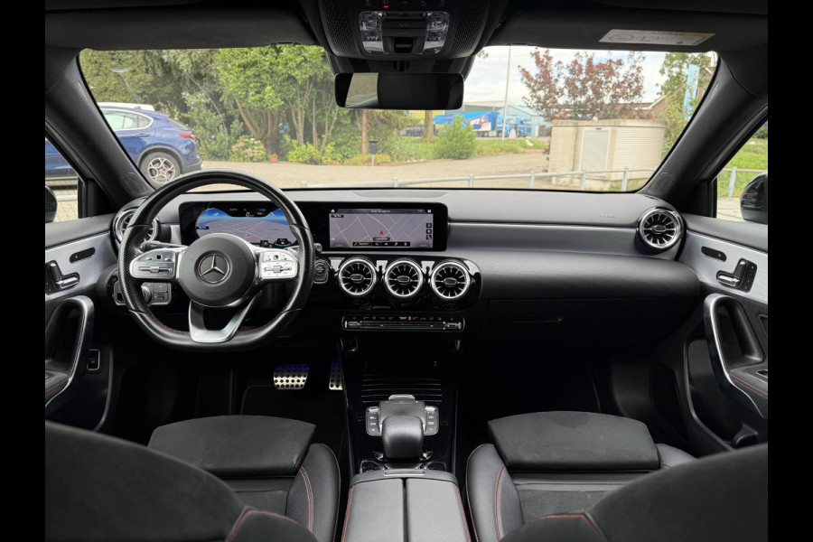 Mercedes-Benz A-Klasse 250e Aut. Sol. AMG Ultimate | Panorama | Burmester | Memory | Multi Beam | Sfeer Verlichting |