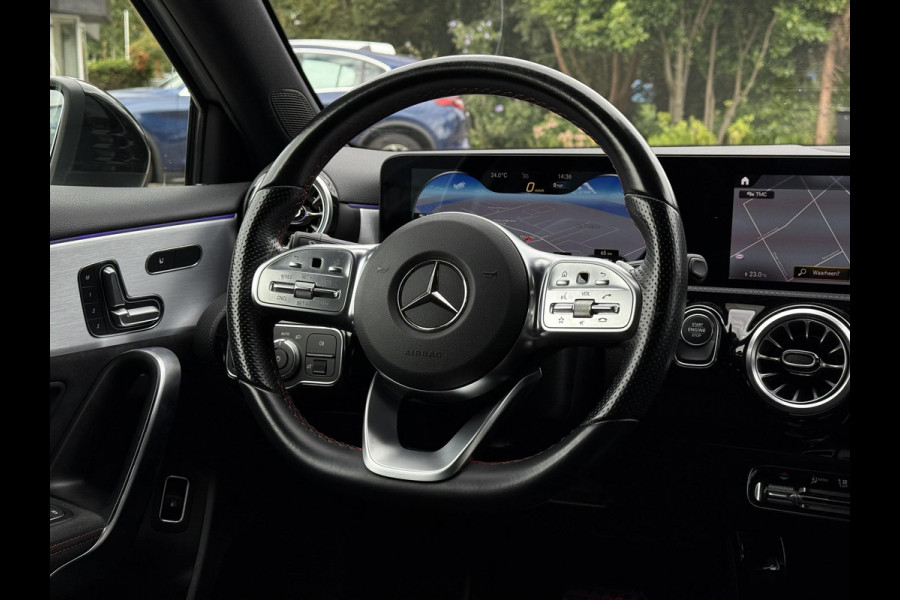 Mercedes-Benz A-Klasse 250e Aut. Sol. AMG Ultimate | Panorama | Burmester | Memory | Multi Beam | Sfeer Verlichting |