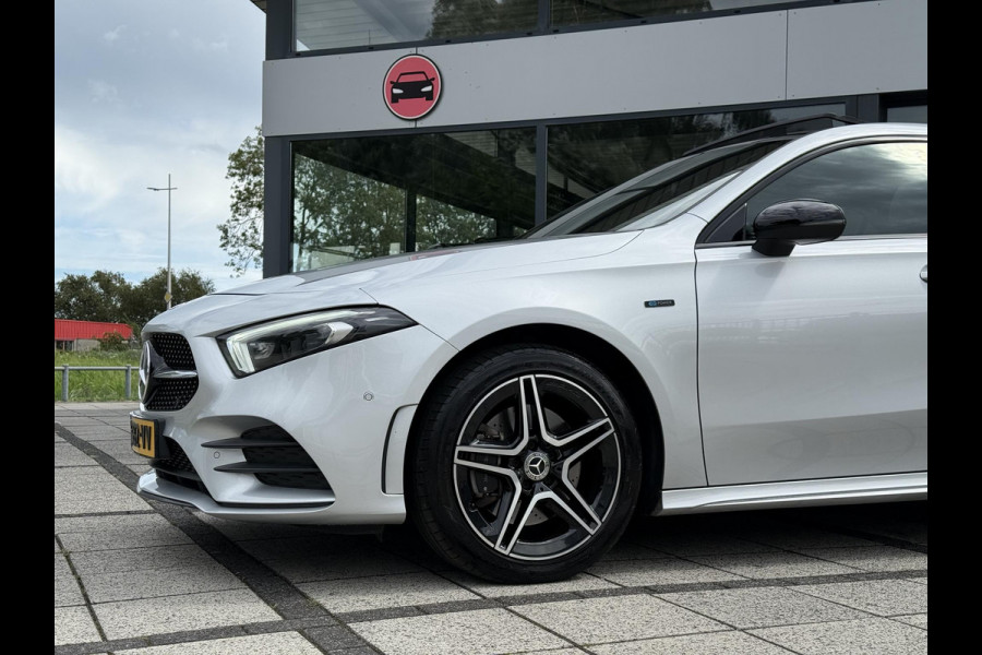 Mercedes-Benz A-Klasse 250e Aut. Sol. AMG Ultimate | Panorama | Burmester | Memory | Multi Beam | Sfeer Verlichting |