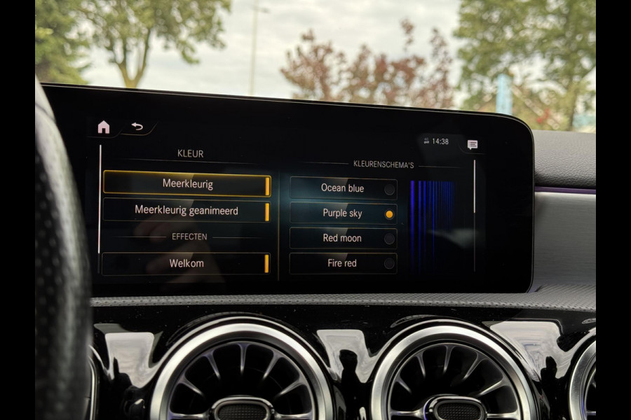 Mercedes-Benz A-Klasse 250e Aut. Sol. AMG Ultimate | Panorama | Burmester | Memory | Multi Beam | Sfeer Verlichting |