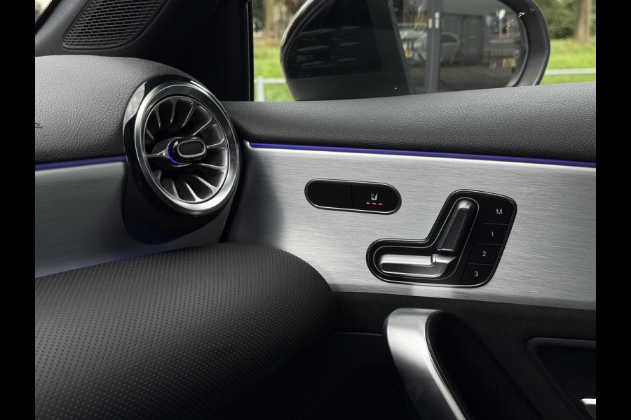 Mercedes-Benz A-Klasse 250e Aut. Sol. AMG Ultimate | Panorama | Burmester | Memory | Multi Beam | Sfeer Verlichting |
