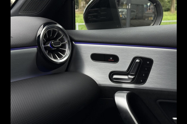 Mercedes-Benz A-Klasse 250e Aut. Sol. AMG Ultimate | Panorama | Burmester | Memory | Multi Beam | Sfeer Verlichting |