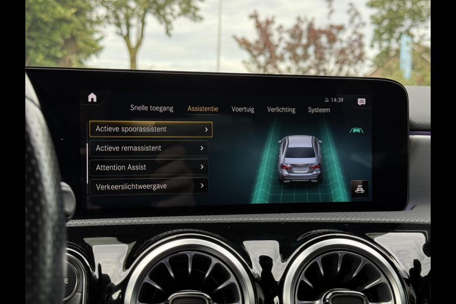 Mercedes-Benz A-Klasse 250e Aut. Sol. AMG Ultimate | Panorama | Burmester | Memory | Multi Beam | Sfeer Verlichting |