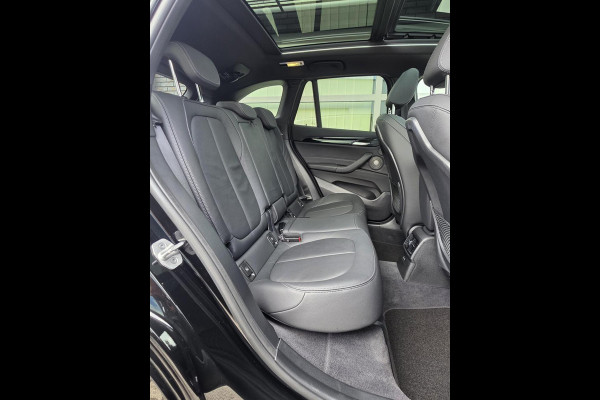 BMW X1 xDrive25i Highex. M-pakket|HUD|Trek.|Memory|PANO|H&K|