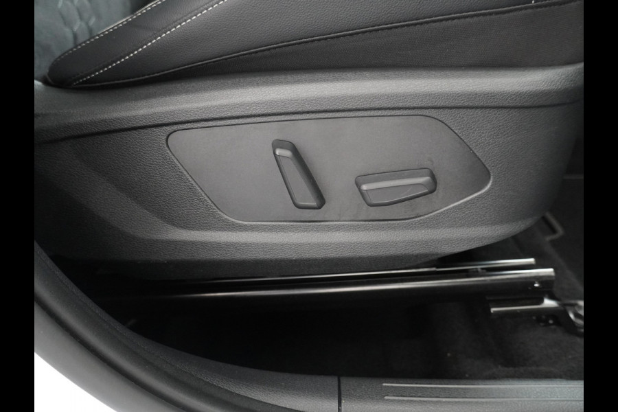 Kia Sportage 1.6 T-GDi Hybrid GT-Line Apple Carplay/Android Auto - Cruise Control - Dodehoekdetectie - Navigatie - Panoram Dak - Stuur/Stoel Verwarming Fabrieksgarantie tot 06-2031