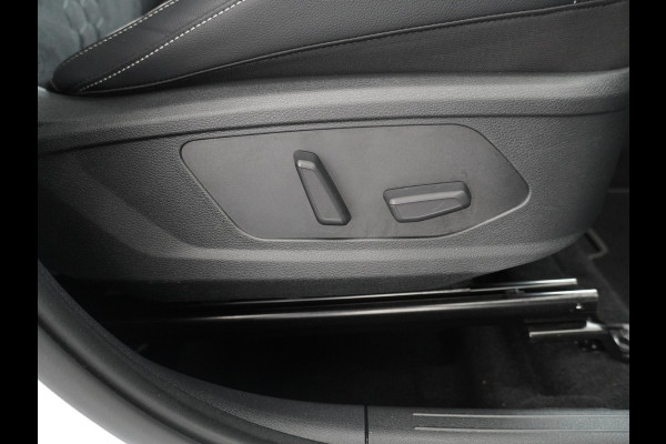 Kia Sportage 1.6 T-GDi Hybrid GT-Line Apple Carplay/Android Auto - Cruise Control - Dodehoekdetectie - Navigatie - Panoram Dak - Stuur/Stoel Verwarming Fabrieksgarantie tot 06-2031