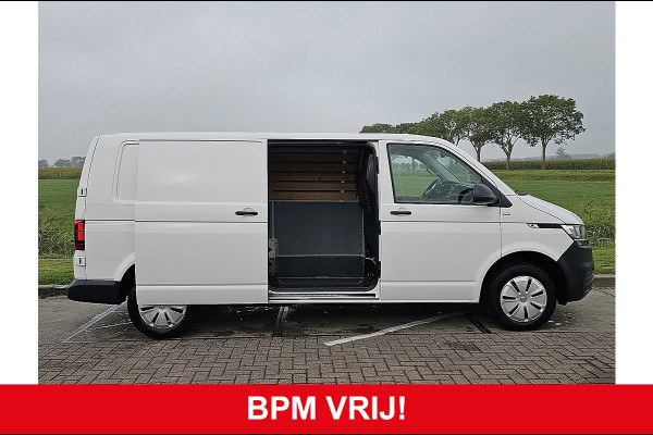 Volkswagen Transporter 2.0 TDI L2H1 28 Trekhaak Deuren Airco 3 Zits Euro6 90 PK