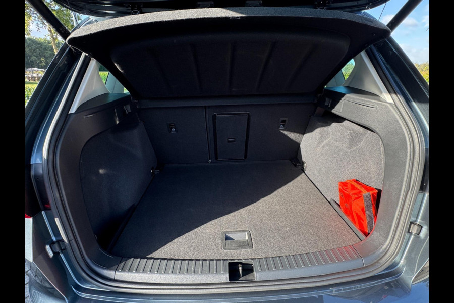 Seat Ateca 1.5 TSI Style Business Intense AUTOMAAT / TREKHAAK / CAMERA / MEMORY STOELEN / LED / 4-SEIZOENENBANDEN / VIRTUAL COCKP