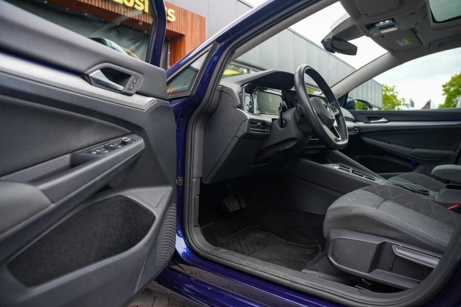 Volkswagen Golf 1.5 eTSI Style Panoramadak IQ Light Adapt. Cruise Keyless Stuurverw. 16''LM