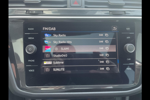 Volkswagen Tiguan 1.5 TSI 150pk DSG Life | COMPANY CAR |  Panoramadak | Navigatie | d.m.v. Apple Carplay / Android Auto | Parkeersensoren | Adaptive Cruise Control | Stoel- en stuurverwarming | Ledverlichting | Getinte ramen | Climate Control