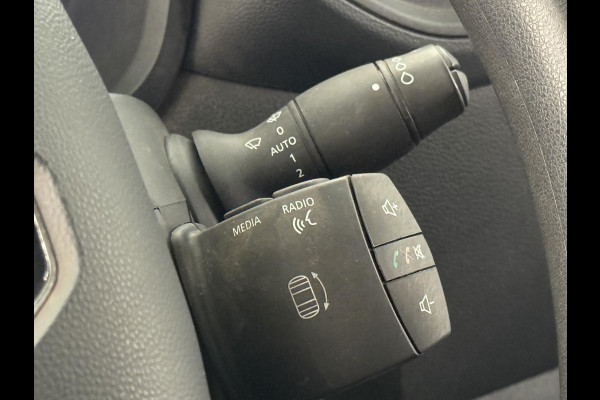 Renault Master 135pk L1H1 Navigatie Cruise control Trekhaak parkeersensoren Euro6 Renault Master 135pk L1H1 Navigatie Cruise control Trekhaak parkeersensoren Euro6