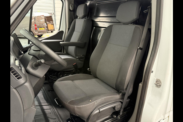 Renault Master 135pk L1H1 Navigatie Cruise control Trekhaak parkeersensoren Euro6 Renault Master 135pk L1H1 Navigatie Cruise control Trekhaak parkeersensoren Euro6