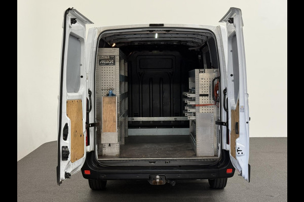 Renault Master 135pk L1H1 Navigatie Cruise control Trekhaak parkeersensoren Euro6 Renault Master 135pk L1H1 Navigatie Cruise control Trekhaak parkeersensoren Euro6