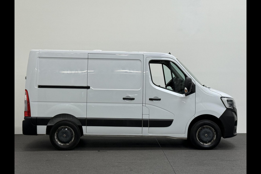 Renault Master 135pk L1H1 Navigatie Cruise control Trekhaak parkeersensoren Euro6 Renault Master 135pk L1H1 Navigatie Cruise control Trekhaak parkeersensoren Euro6