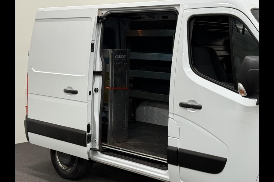 Renault Master 135pk L1H1 Navigatie Cruise control Trekhaak parkeersensoren Euro6 Renault Master 135pk L1H1 Navigatie Cruise control Trekhaak parkeersensoren Euro6