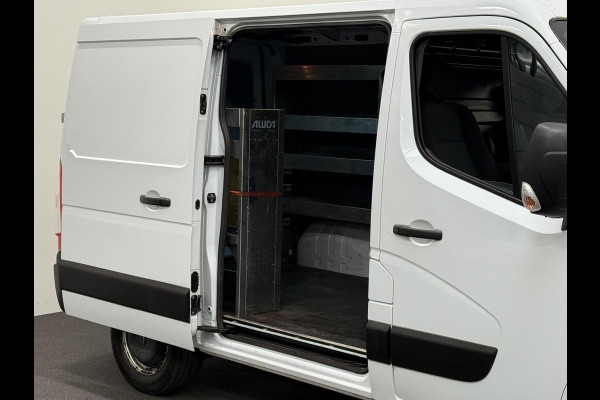 Renault Master 135pk L1H1 Navigatie Cruise control Trekhaak parkeersensoren Euro6 Renault Master 135pk L1H1 Navigatie Cruise control Trekhaak parkeersensoren Euro6
