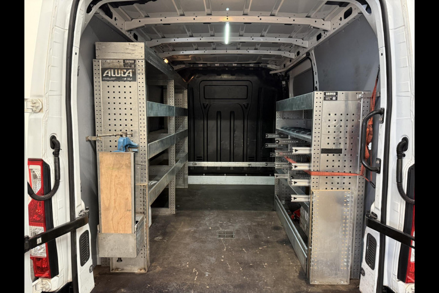 Renault Master 135pk L1H1 Navigatie Cruise control Trekhaak parkeersensoren Euro6 Renault Master 135pk L1H1 Navigatie Cruise control Trekhaak parkeersensoren Euro6