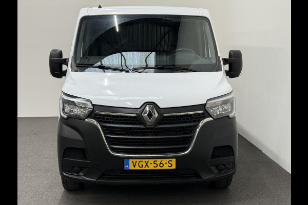 Renault Master 135pk L1H1 Navigatie Cruise control Trekhaak parkeersensoren Euro6 Renault Master 135pk L1H1 Navigatie Cruise control Trekhaak parkeersensoren Euro6