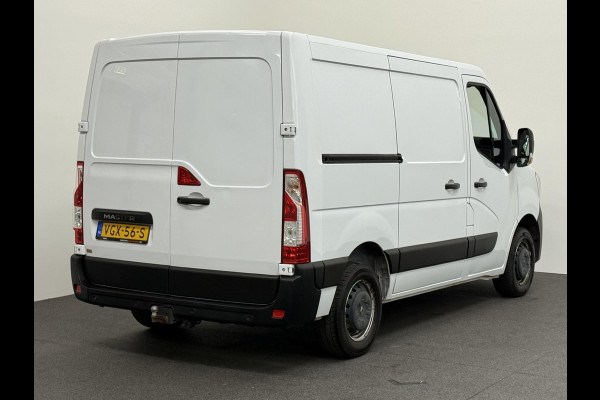 Renault Master 135pk L1H1 Navigatie Cruise control Trekhaak parkeersensoren Euro6 Renault Master 135pk L1H1 Navigatie Cruise control Trekhaak parkeersensoren Euro6