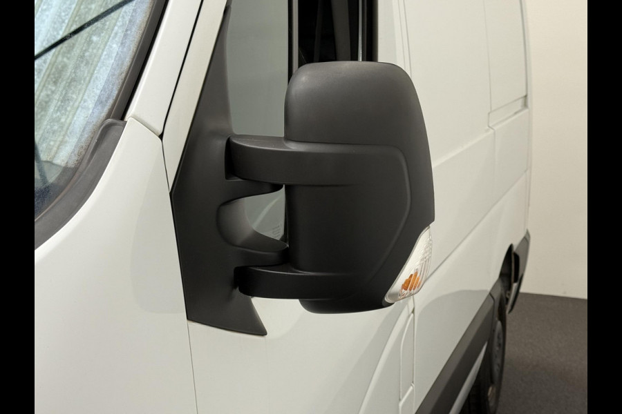 Renault Master 135pk L1H1 Navigatie Cruise control Trekhaak parkeersensoren Euro6 Renault Master 135pk L1H1 Navigatie Cruise control Trekhaak parkeersensoren Euro6