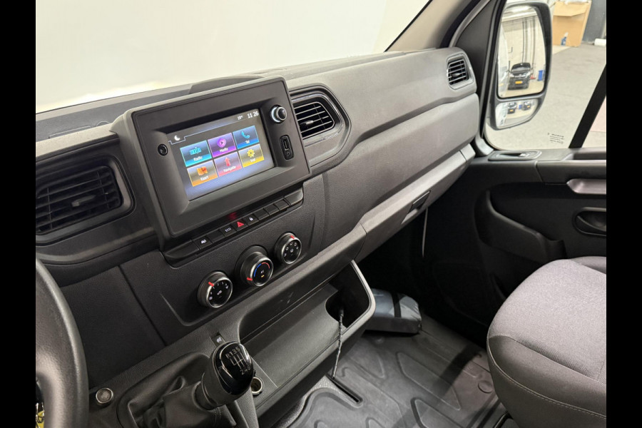 Renault Master 135pk L1H1 Navigatie Cruise control Trekhaak parkeersensoren Euro6 Renault Master 135pk L1H1 Navigatie Cruise control Trekhaak parkeersensoren Euro6
