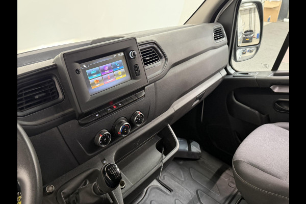 Renault Master 135pk L1H1 Navigatie Cruise control Trekhaak parkeersensoren Euro6 Renault Master 135pk L1H1 Navigatie Cruise control Trekhaak parkeersensoren Euro6