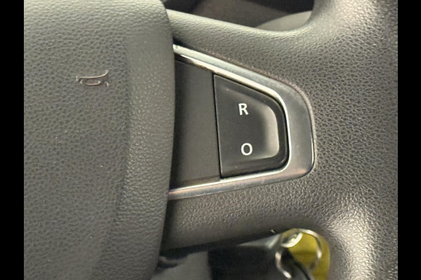 Renault Master 135pk L1H1 Navigatie Cruise control Trekhaak parkeersensoren Euro6 Renault Master 135pk L1H1 Navigatie Cruise control Trekhaak parkeersensoren Euro6