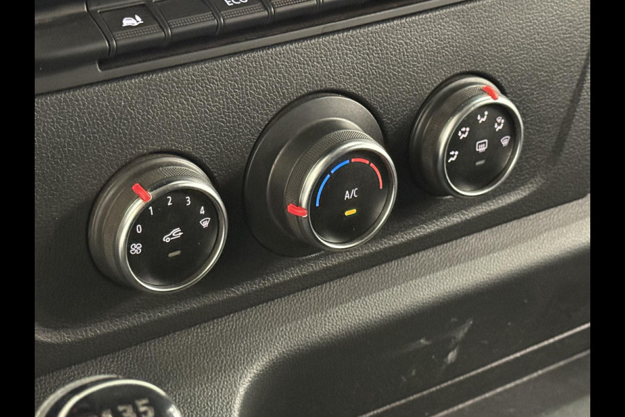 Renault Master 135pk L1H1 Navigatie Cruise control Trekhaak parkeersensoren Euro6 Renault Master 135pk L1H1 Navigatie Cruise control Trekhaak parkeersensoren Euro6