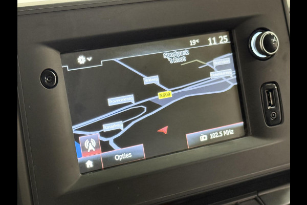 Renault Master 135pk L1H1 Navigatie Cruise control Trekhaak parkeersensoren Euro6 Renault Master 135pk L1H1 Navigatie Cruise control Trekhaak parkeersensoren Euro6