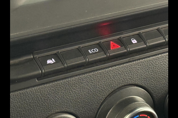 Renault Master 135pk L1H1 Navigatie Cruise control Trekhaak parkeersensoren Euro6 Renault Master 135pk L1H1 Navigatie Cruise control Trekhaak parkeersensoren Euro6